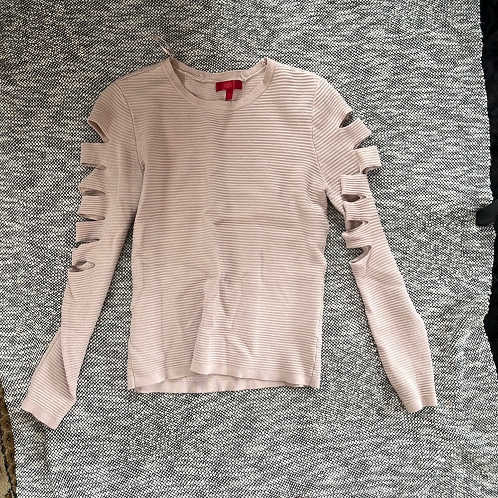 Jennifer Lopez dusty pink top with cut-out sleeves